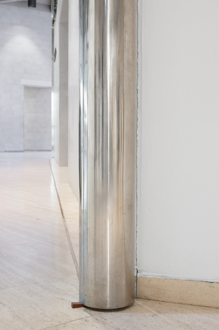 Interior facade wedge