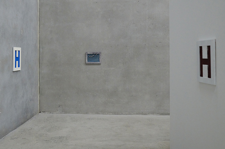 Oscar Perry Spoorloos installation view